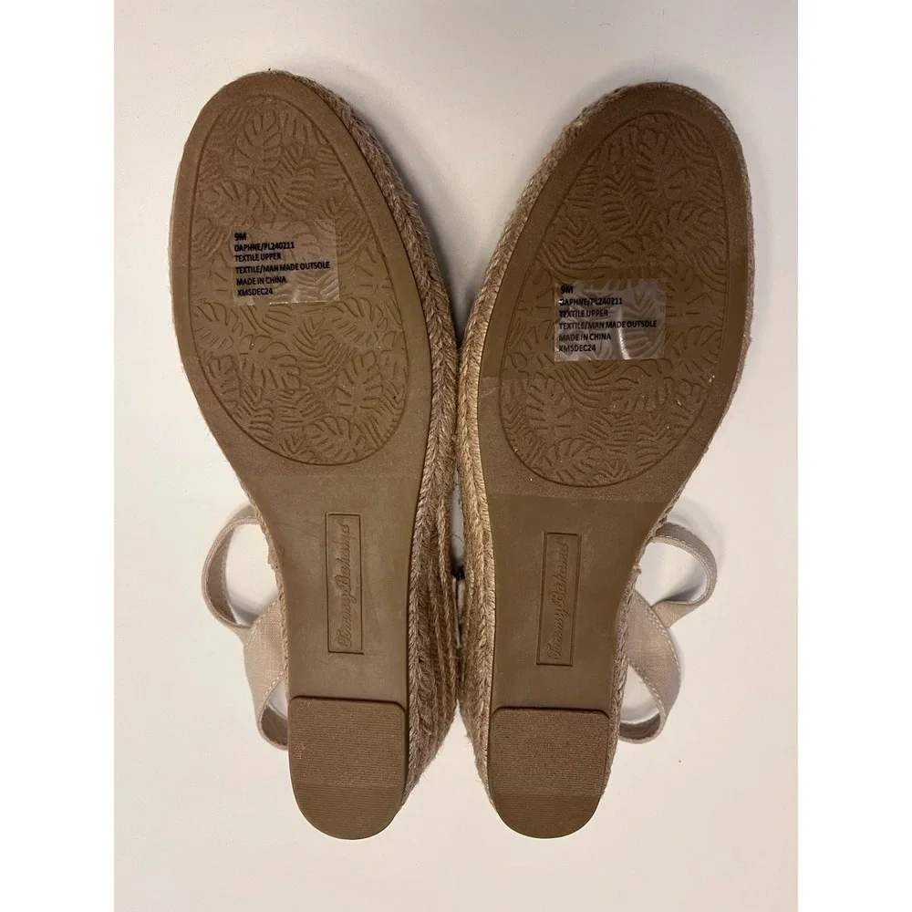 New TOMMY BAHAMA 9M Sandal Daphne Espadrille Wedge Eyelet Broderie Anglaise Tan